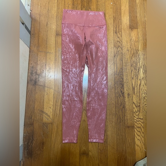 lululemon athletica Pants - EUC Lululemon Wunder Under High Rise Tight 28” Shine